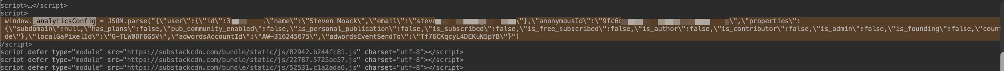 Browser-Entwicklertools zeigen window._analyticsConfig mit Nutzerdaten im Klartext